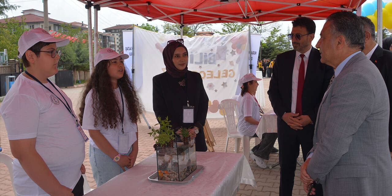 bilim-ve-sanat-bulustu-ogrenciler-herkesi-buyuledi-2