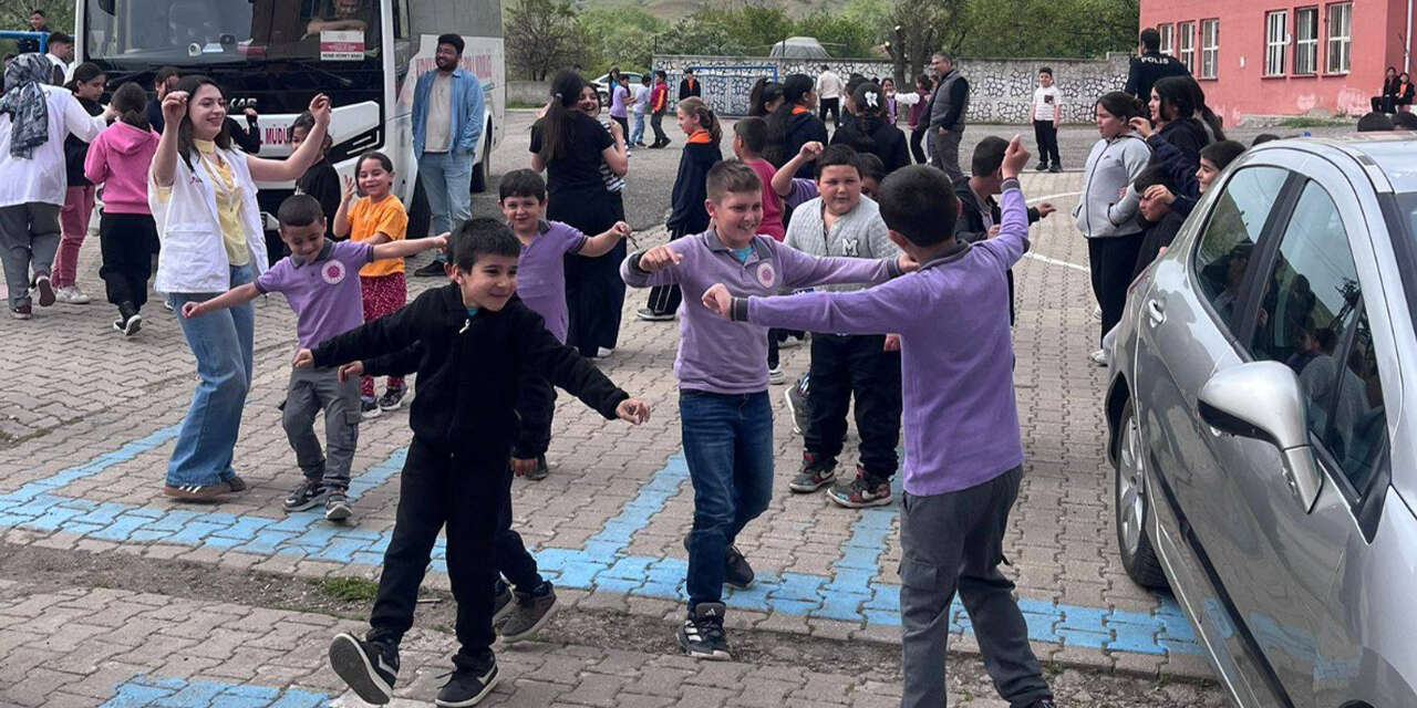sulakyurtta-genclik-soleni-cocuklar-doyasiya-eglendi3