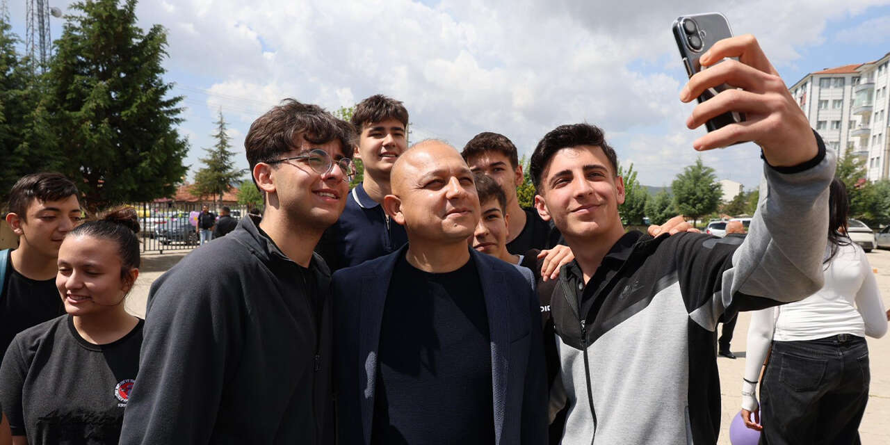 baskan-onal-genclerle-bahar-coskusunu-paylasti2