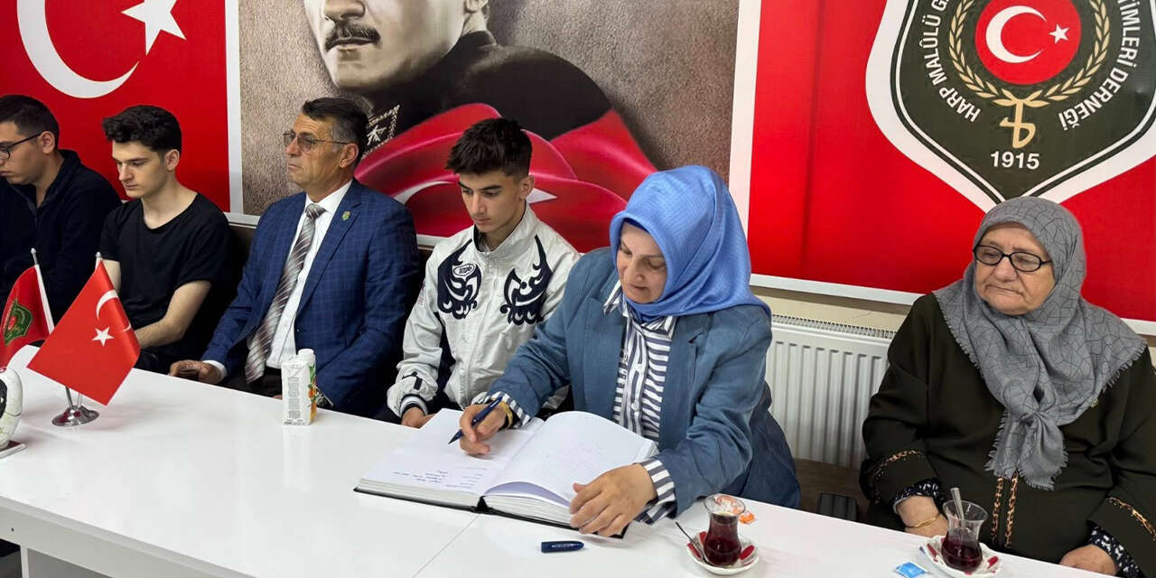 liseli-genclerin-ziyareti-herkesi-duygulandirdi-32
