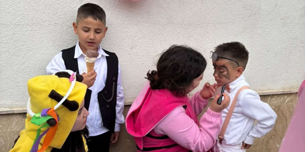 minikler-icin-renkli-dusler-bahcesi-oyun-parki-acildi-2