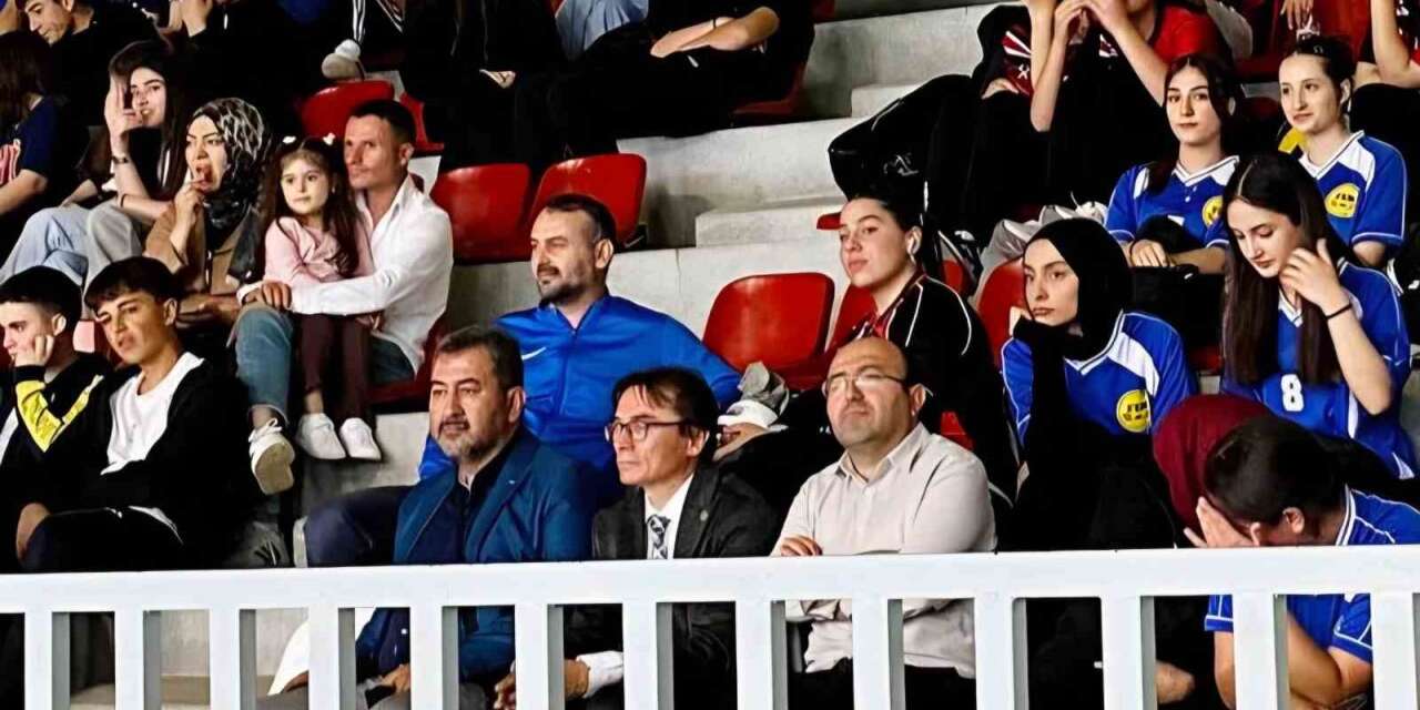 corumun-alaca-ilcesinde-19-mayis-ataturku-anma-genclik-ve-spor-bayrami-etkinlikleri-kapsaminda-duzenlenen-liseler-arasi-spor-turnuvalarinda-dereceye-giren-okullar-belli-oldu