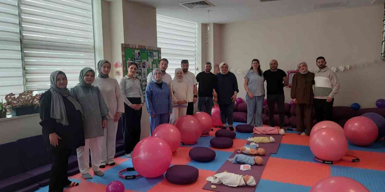 saglik-bakanliginca-hayata-gecirilen-her-gebeye-bir-ebe-uygulamasi-kastamonuda-anne-adaylarina-dogum-surecinde-egitim-ve-danismanlik-hizmetleri-sunarak-stres-ve-korkularini-yenmelerine-yardimci-oluyor