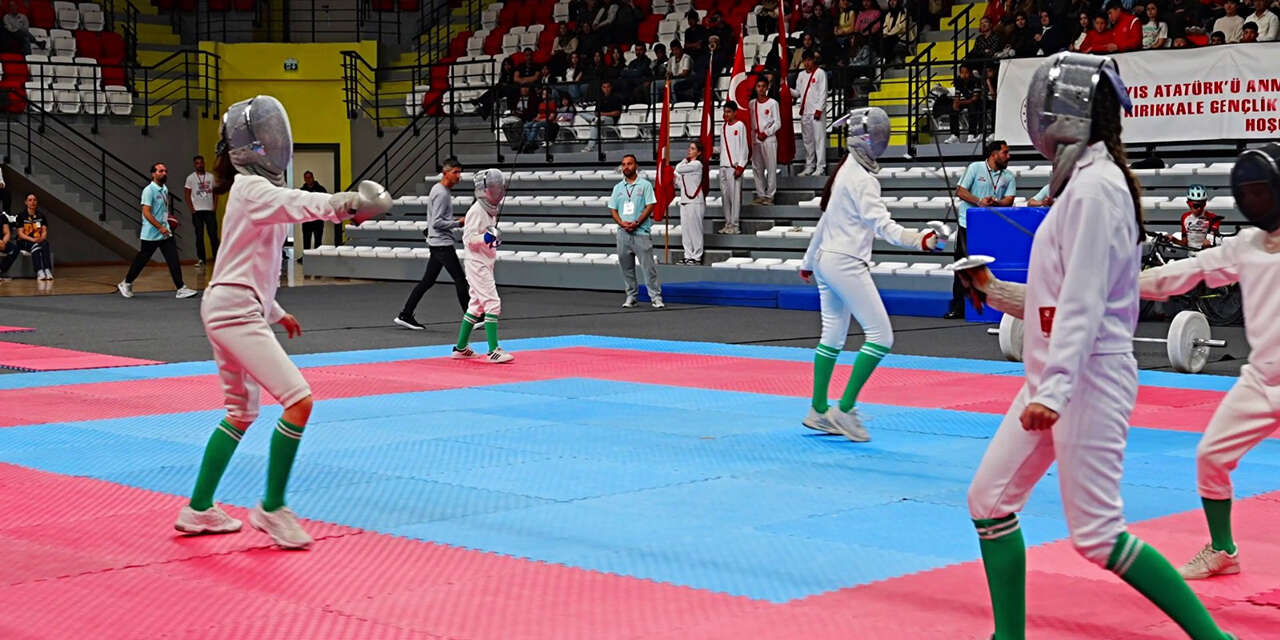 19-mayis-coskusu-renkli-gosterilerle-kutlandi3