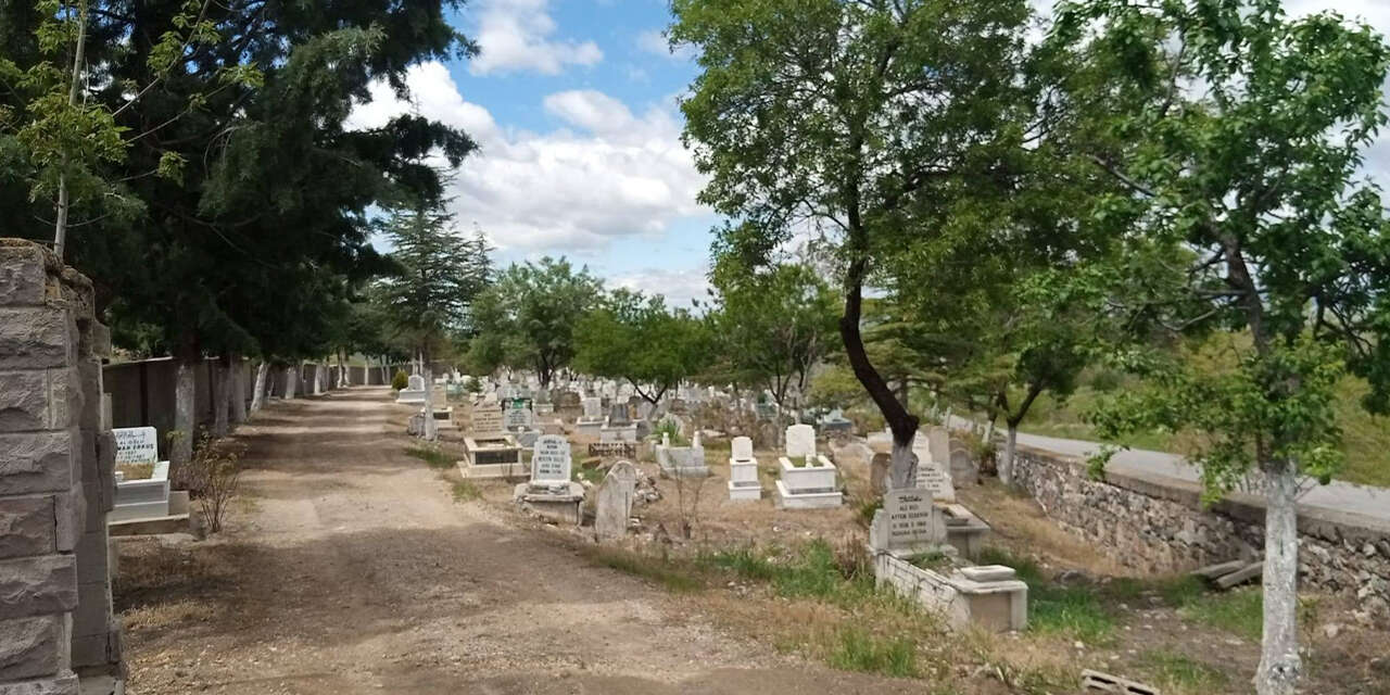 keskinde-bayram-oncesi-mezarliklarda-temizlik-seferberligi1