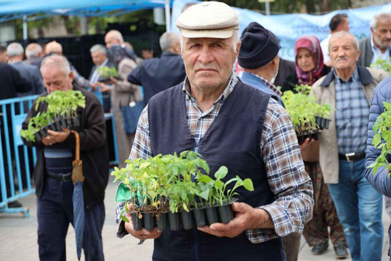 dakikala-icinde-tukendi-500-bin-adet-ucretsiz-dagitildi