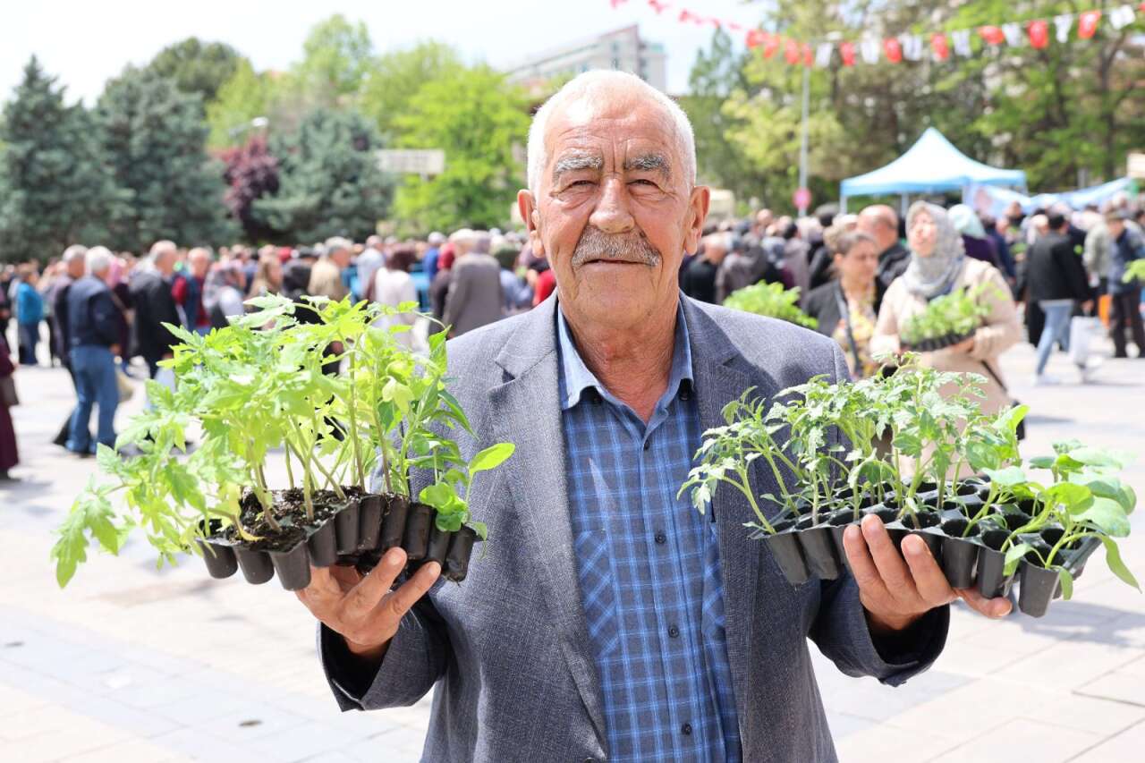 dakikala-icinde-tukendi-500-bin-adet-ucretsiz-dagitildi