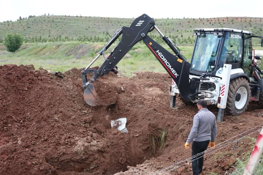 yenisehir-mahallesinde-kanal-tikanikligina-hizli-mudahale1