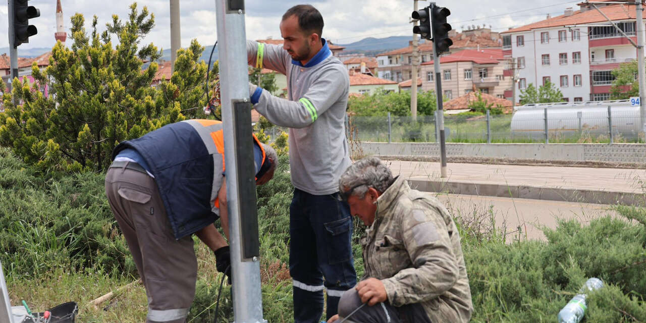 sehir-genelindeki-trafik-lambalari-bakima-alindi2