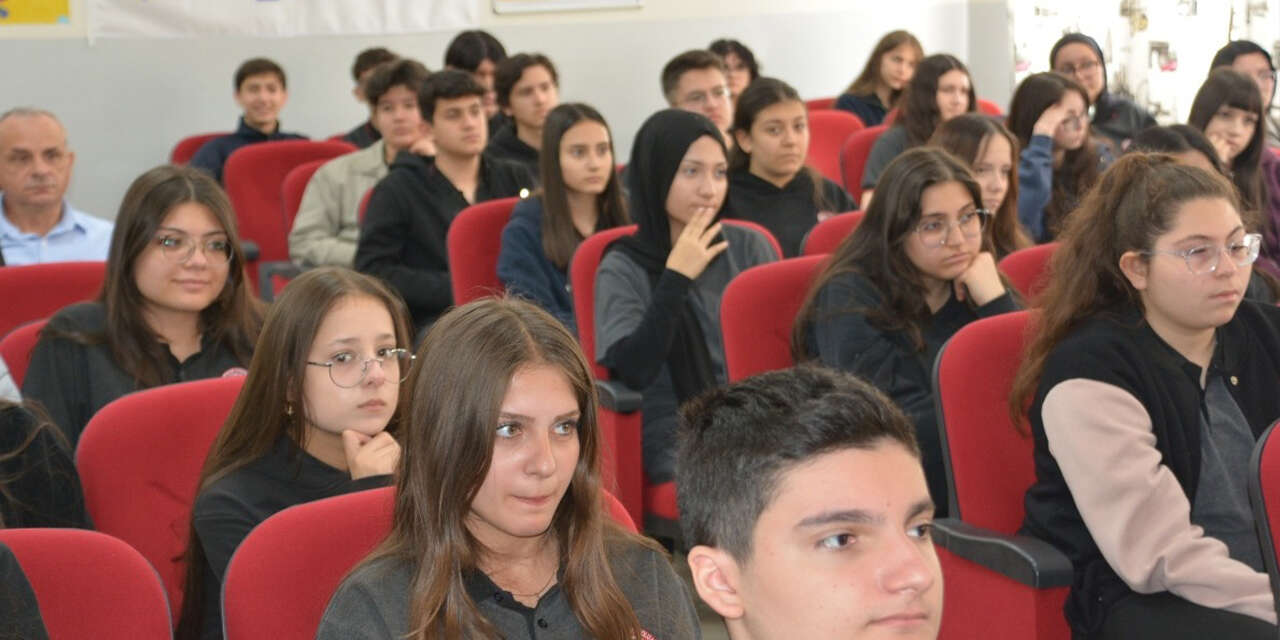 liseli-genclerden-istanbulun-fethi-icin-anlamli-program-2