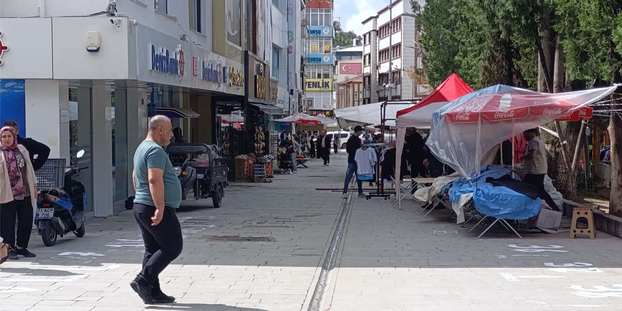 huseyin-kahya-parkinda-geleneksel-bayram-tezgahi-kuruluyor