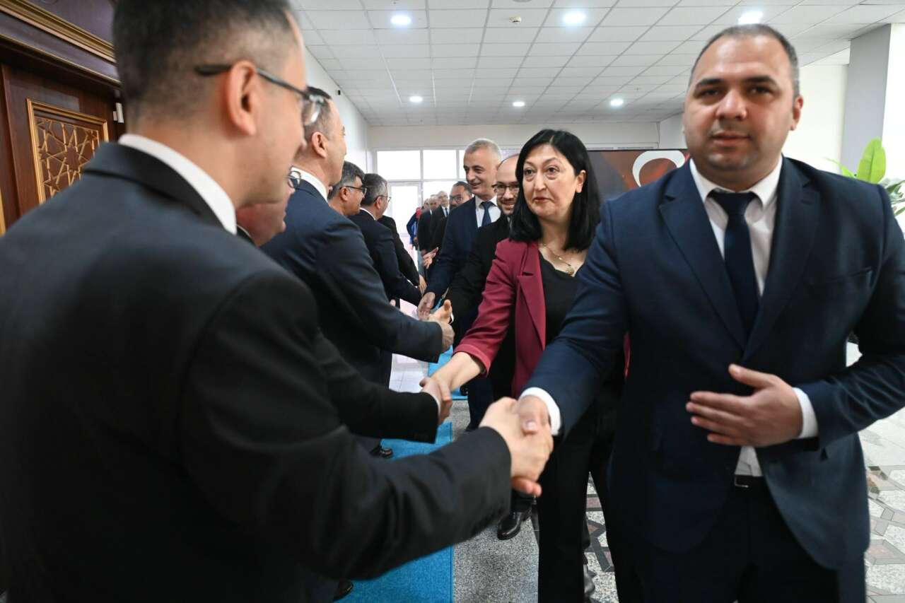 valilikte-personelle-bayram-coskusu-yasandi