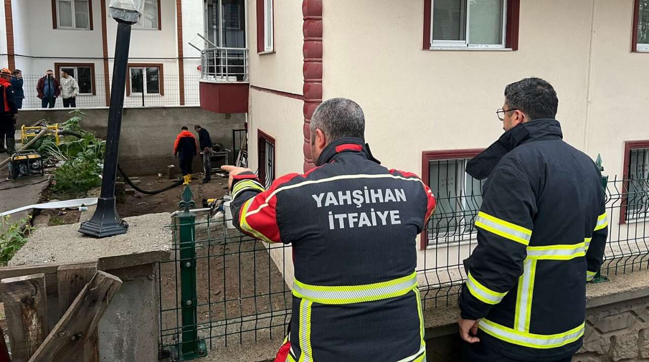 yahsihan-itfaiyesi-sel-bolgelerinde-seferber-oldu