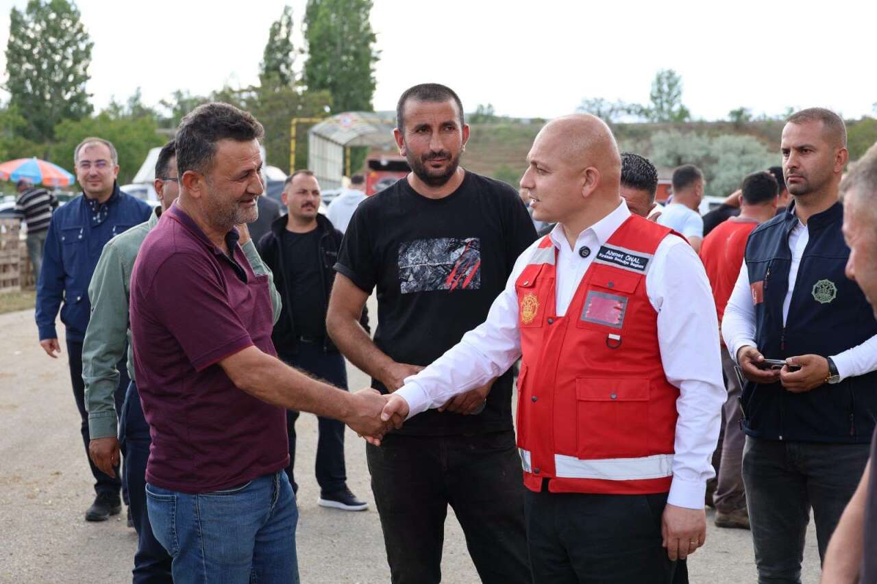 ahmet-onal-kurban-pazarinda-besicileri-ziyaret-etti