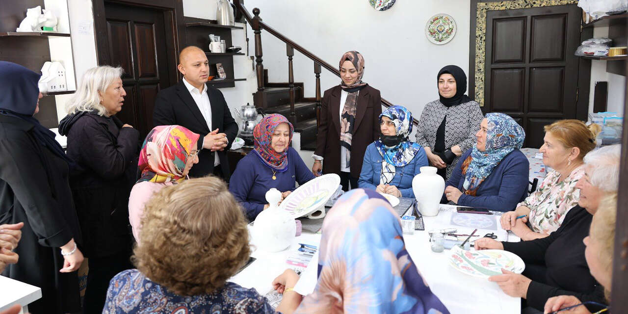 ev-hanimlari-cini-atolyesinde-meslek-ogreniyor2