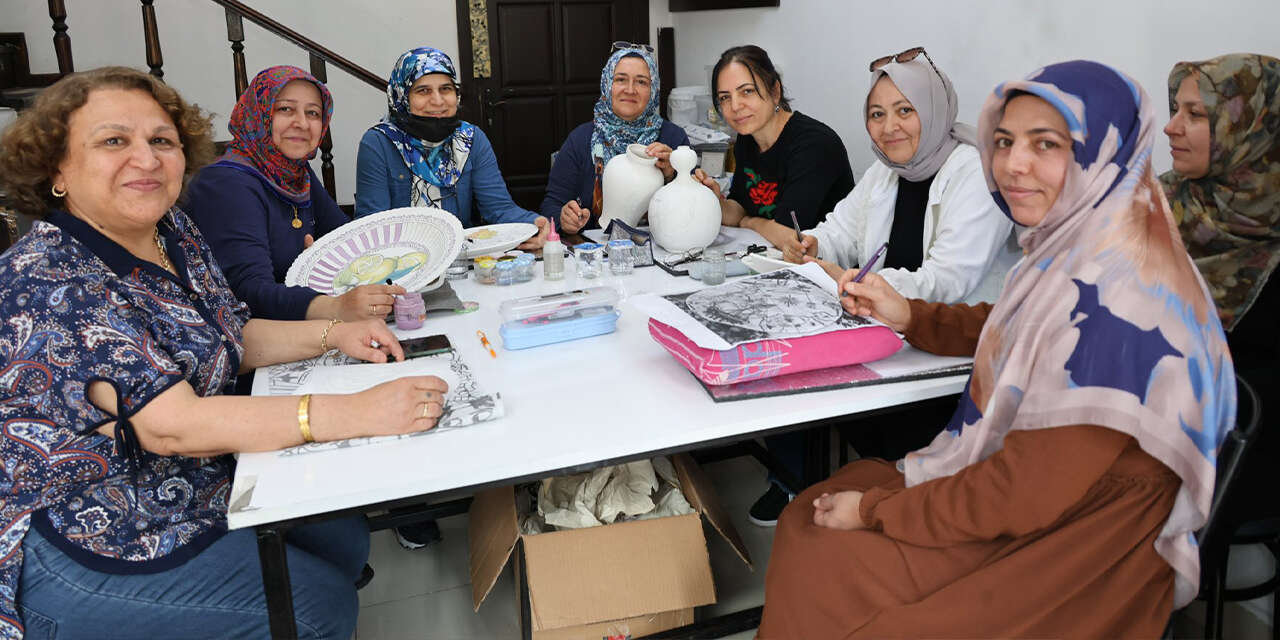 ev-hanimlari-cini-atolyesinde-meslek-ogreniyor3