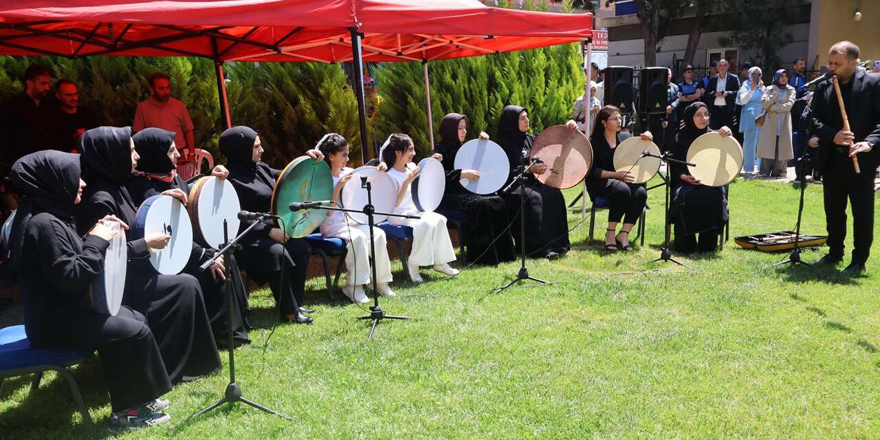 guclu-kadin-mottosuyla-yil-sonu-sergisi-2