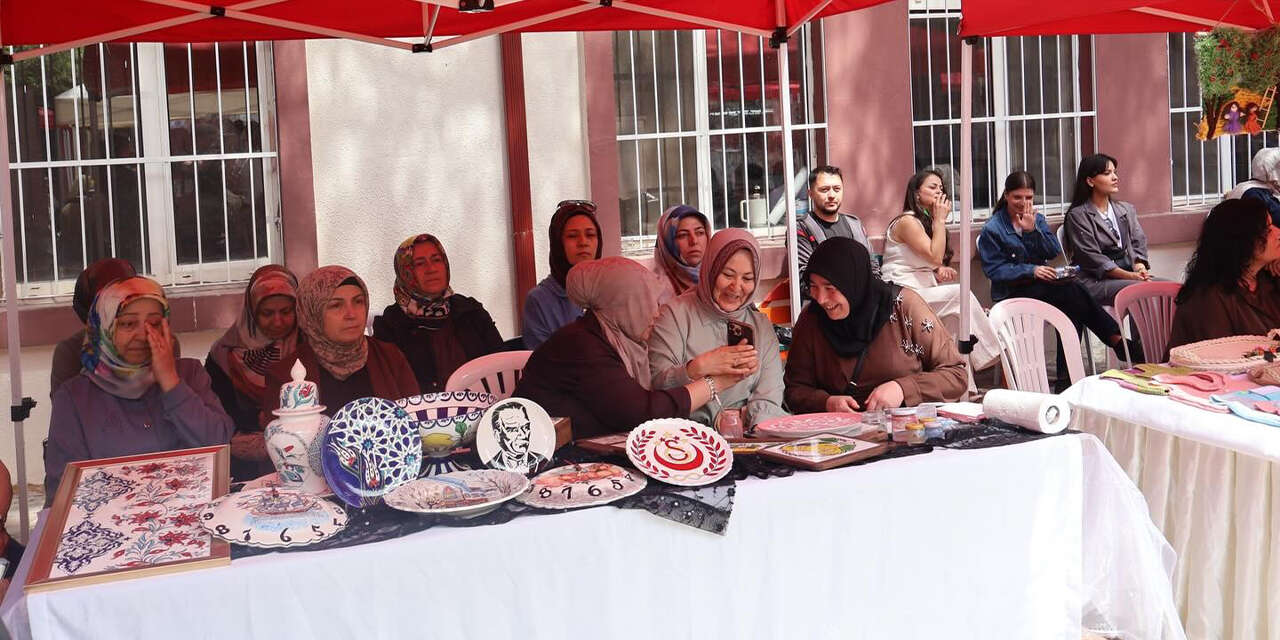 guclu-kadin-mottosuyla-yil-sonu-sergisi-3