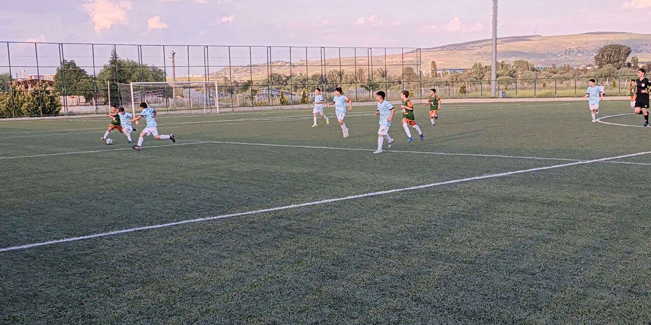 u-12-futbol-liginde-heyecan-suruyor2