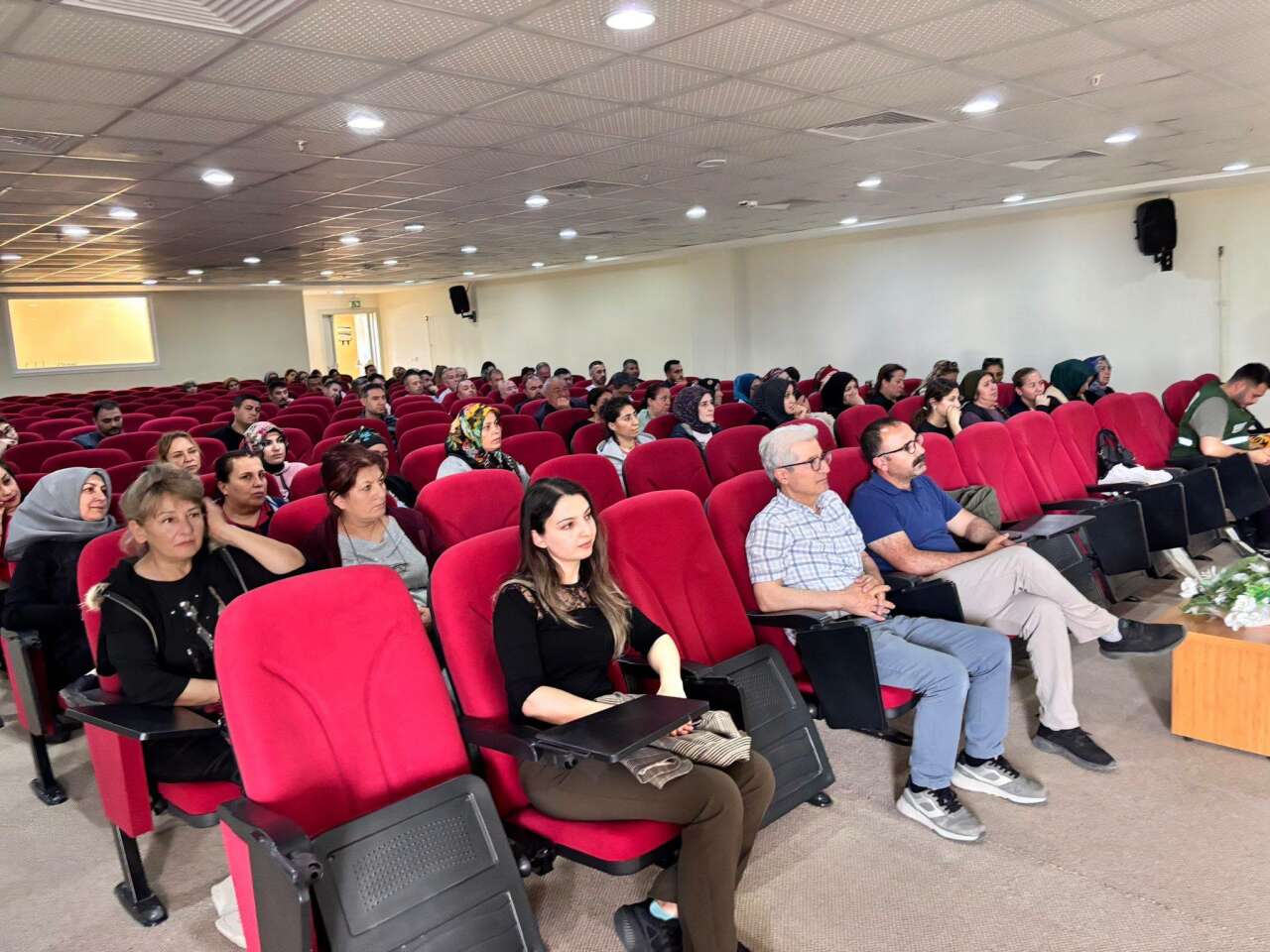yesilaydan-ogrencilere-bagimlilikla-mucadele-konferansi