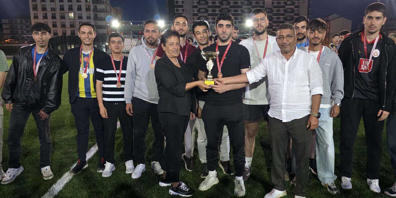 yurt-ogrencileri-futbol-macinda-yaristi-2