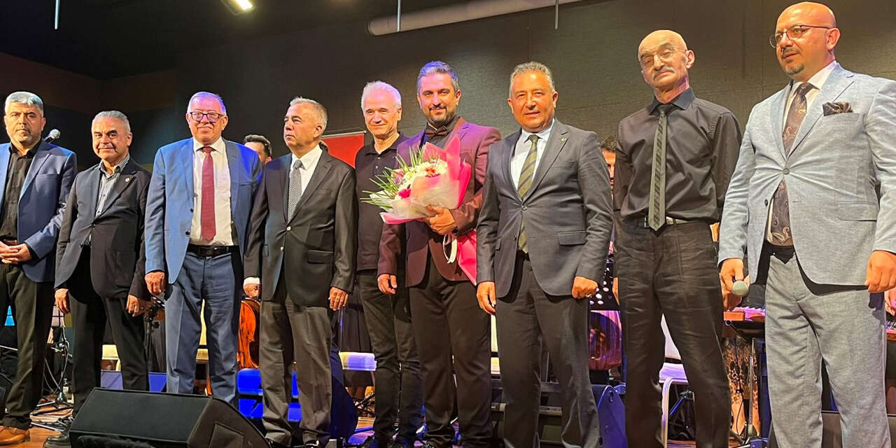 turk-sanat-muzigi-ile-cosku-dolu-bir-gece-yasandi2