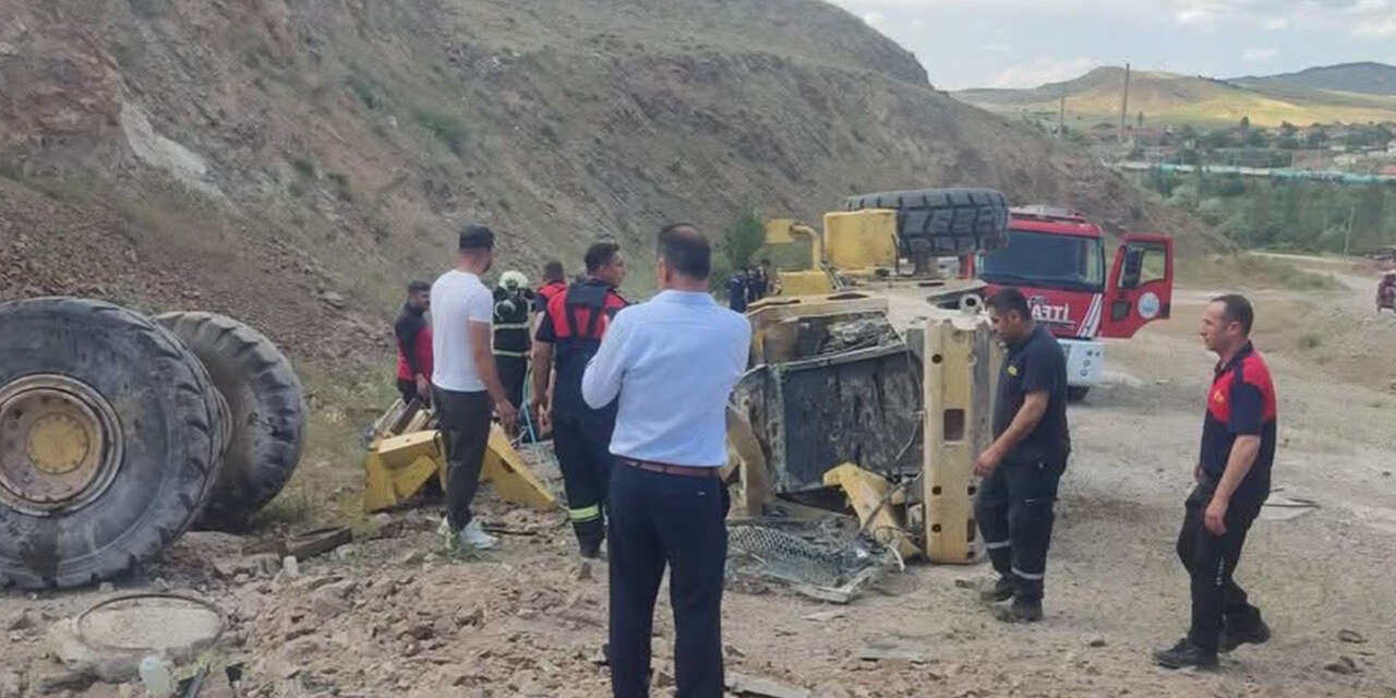 yahsihanda-is-makinesi-devrildi-operator-arac-icinde-sikisti1