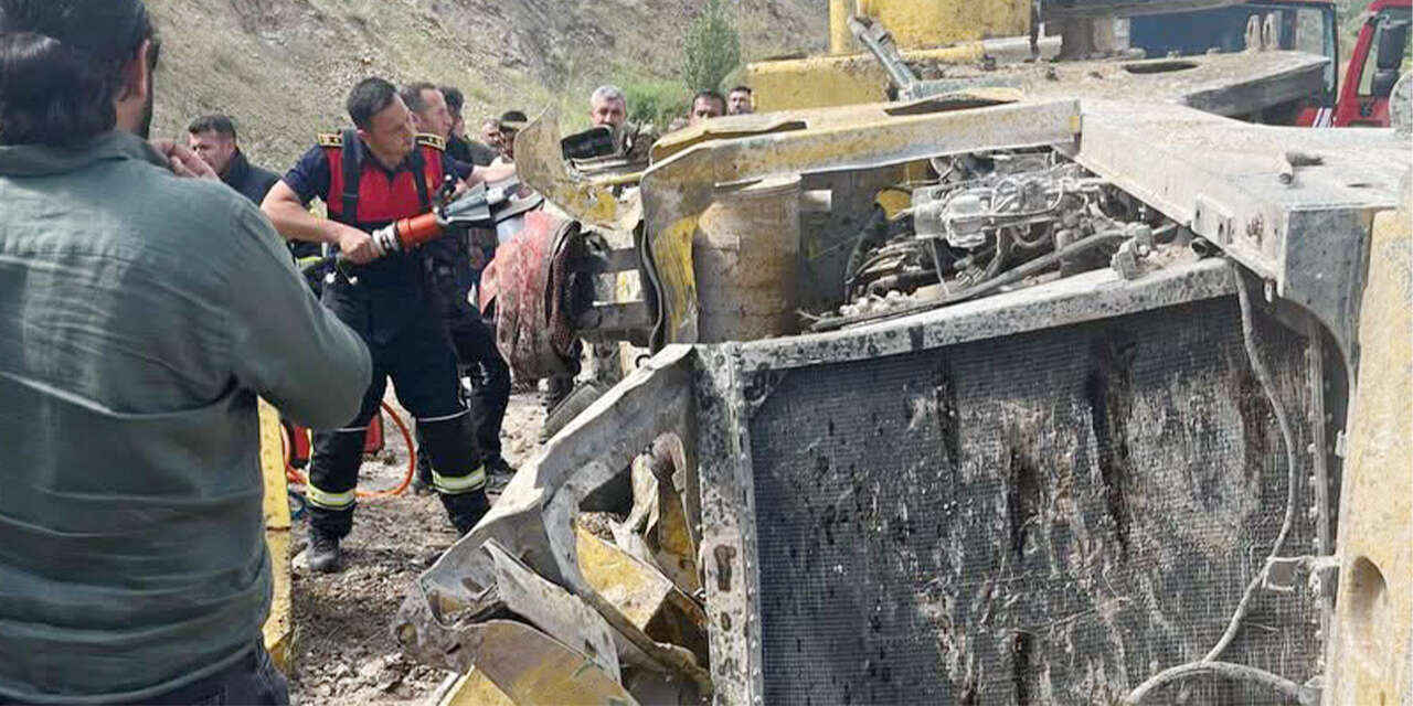 yahsihanda-is-makinesi-devrildi-operator-arac-icinde-sikisti1