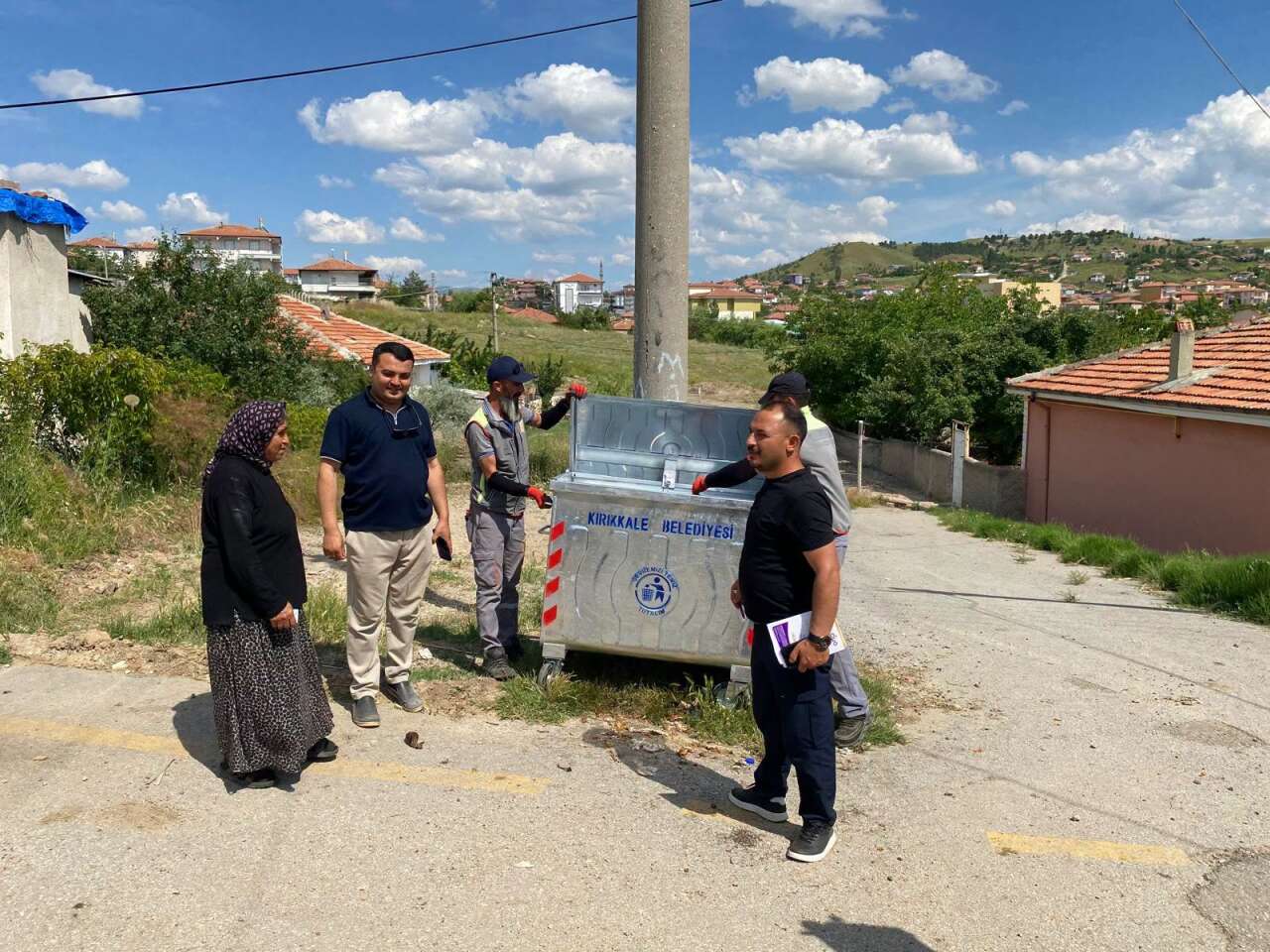 mahallelere-yeni-cop-konteyneri-destegi