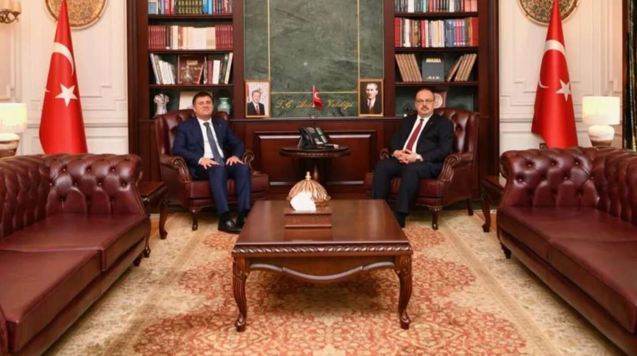 vali-sariibrahimden-ankara-valisi-canbolata-ziyaret