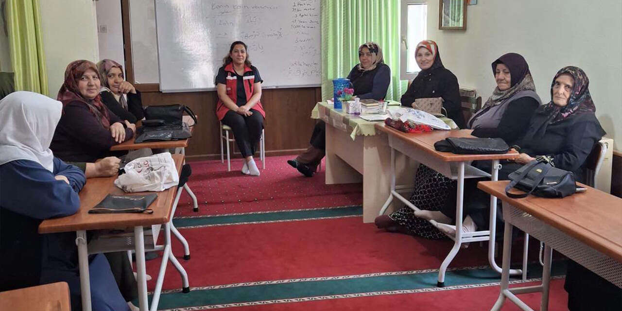 kursiyerlere-yasli-sagligi-ve-aktif-yasam-egitimi-2