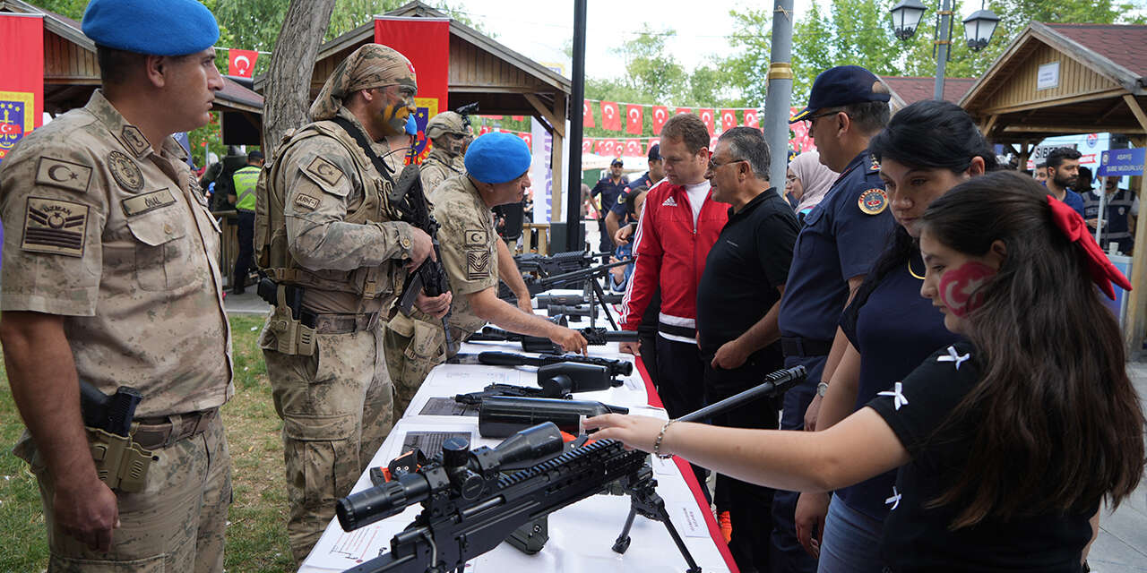 yerli-ve-milli-silahlar-aile-festivalinde-ilgi-gordu