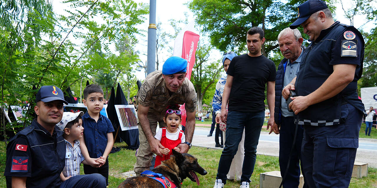 yerli-ve-milli-silahlar-aile-festivalinde-ilgi-gordu