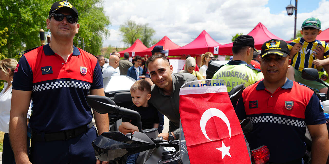 yerli-ve-milli-silahlar-aile-festivalinde-ilgi-gordu