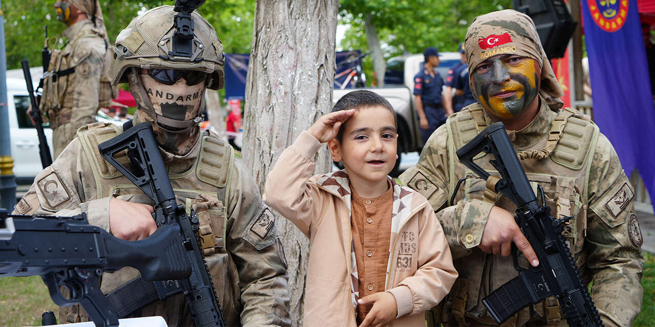 yerli-ve-milli-silahlar-aile-festivalinde-ilgi-gordu
