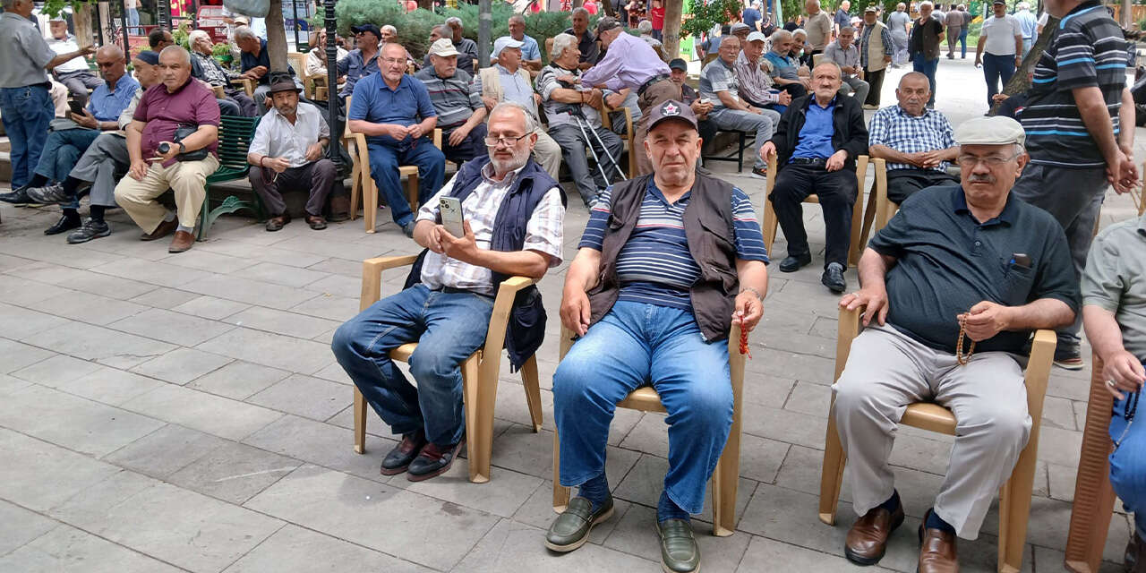 sairler-huseyin-kahya-parkinda-bulustu-3