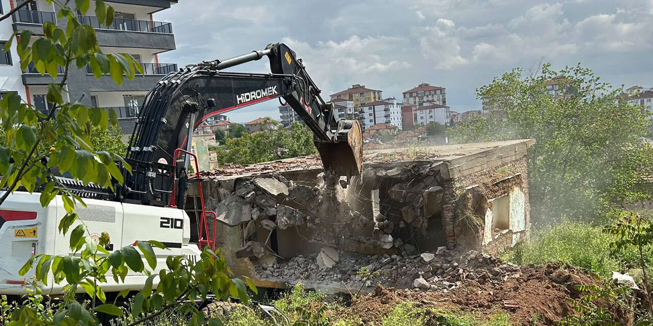kirikkalede-tek-tek-yikiliyor-tehlike-sacan-metruk-binalara-operasyon2
