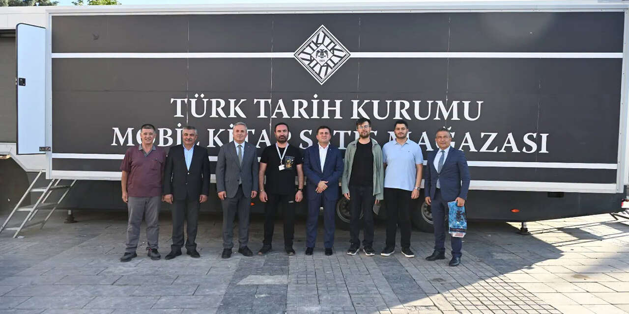 vali-sariibrahim-turk-tarih-kurumu-mobil-satis-magazasini-inceledi2