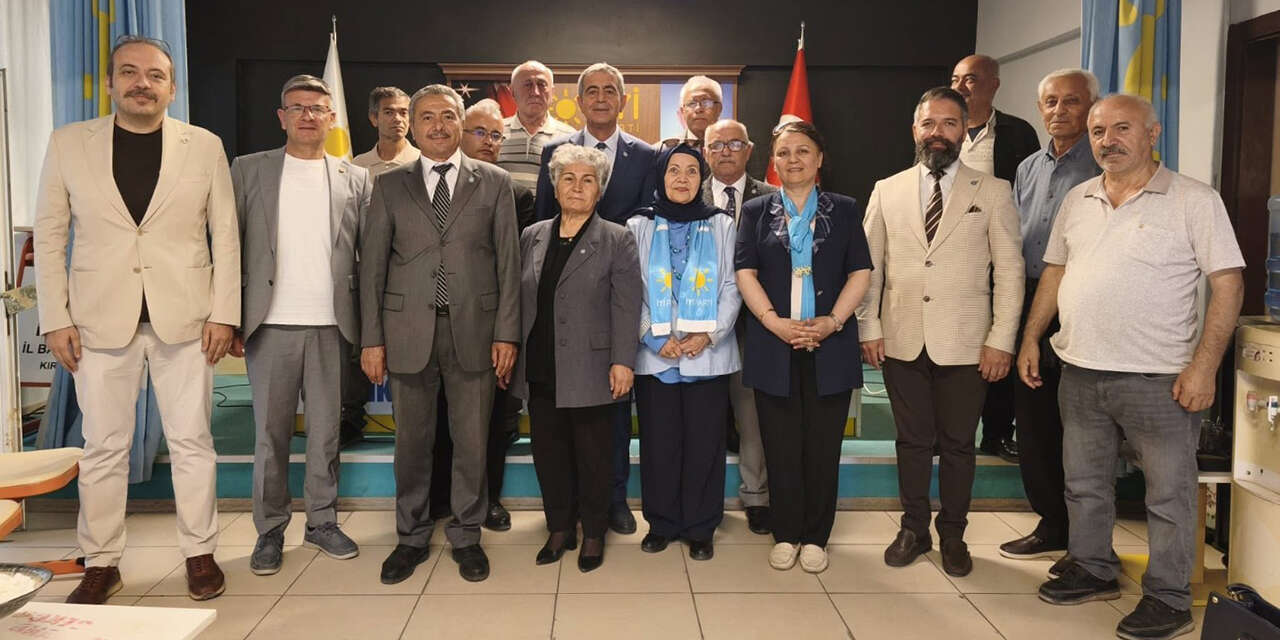 iyi-partiden-kirikkale-sokaklarinda-bayrak-aciyorum-cagrisi-4