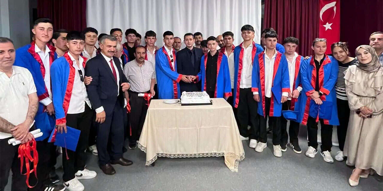 keskinde-mezuniyet-coskusu-kep-atma-ani-herkesi-duygulandirdi2