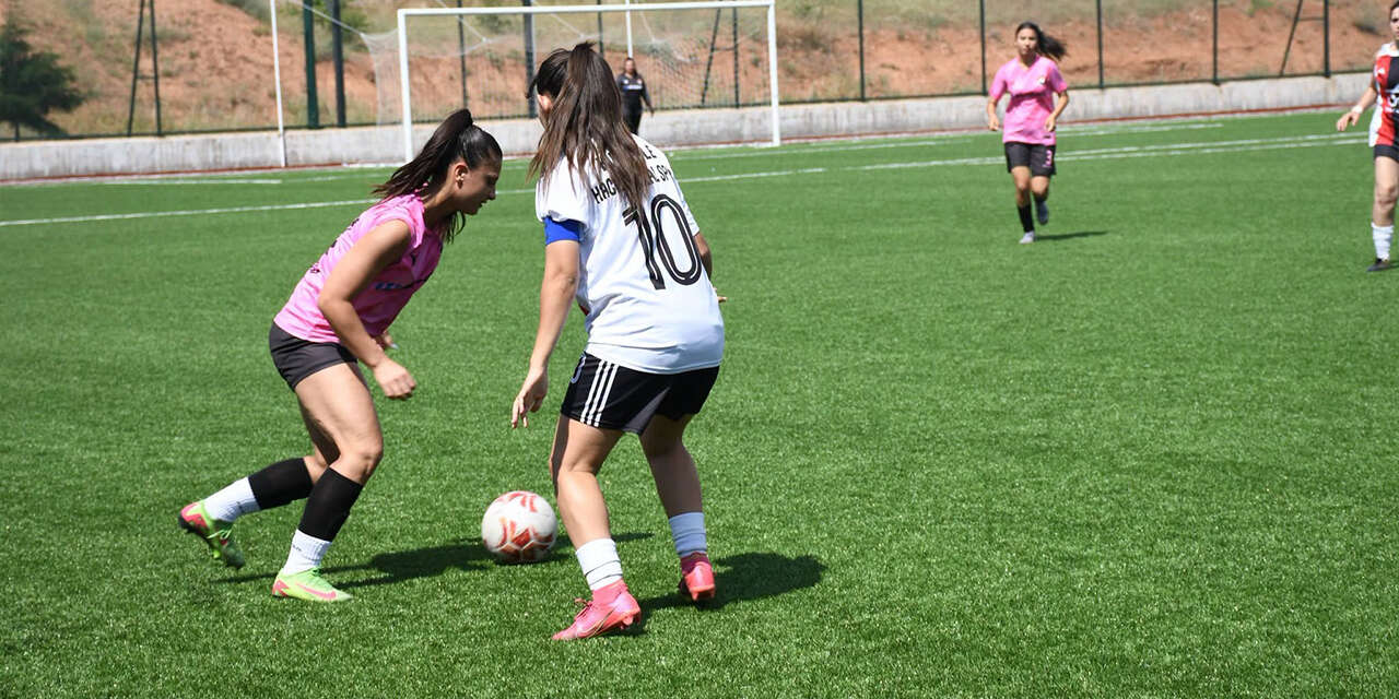 yesil-sahada-kadinlarin-futbol-heyecani-yasandi-2