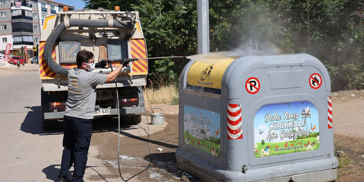 cop-konteynerleri-tek-tek-dezenfekte-ediliyor-3
