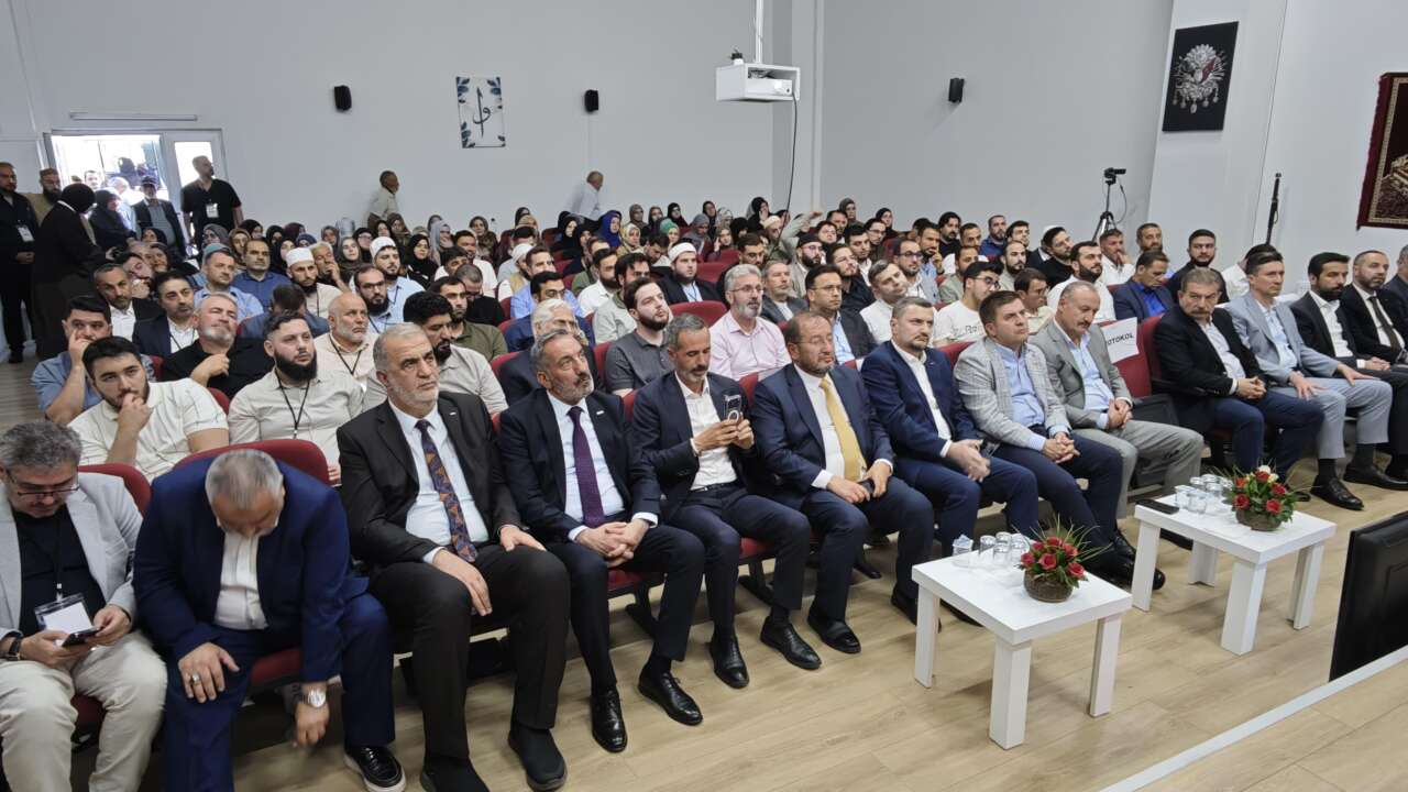 islami-degerler-kulliyesi-kapilarini-dunyaya-acti