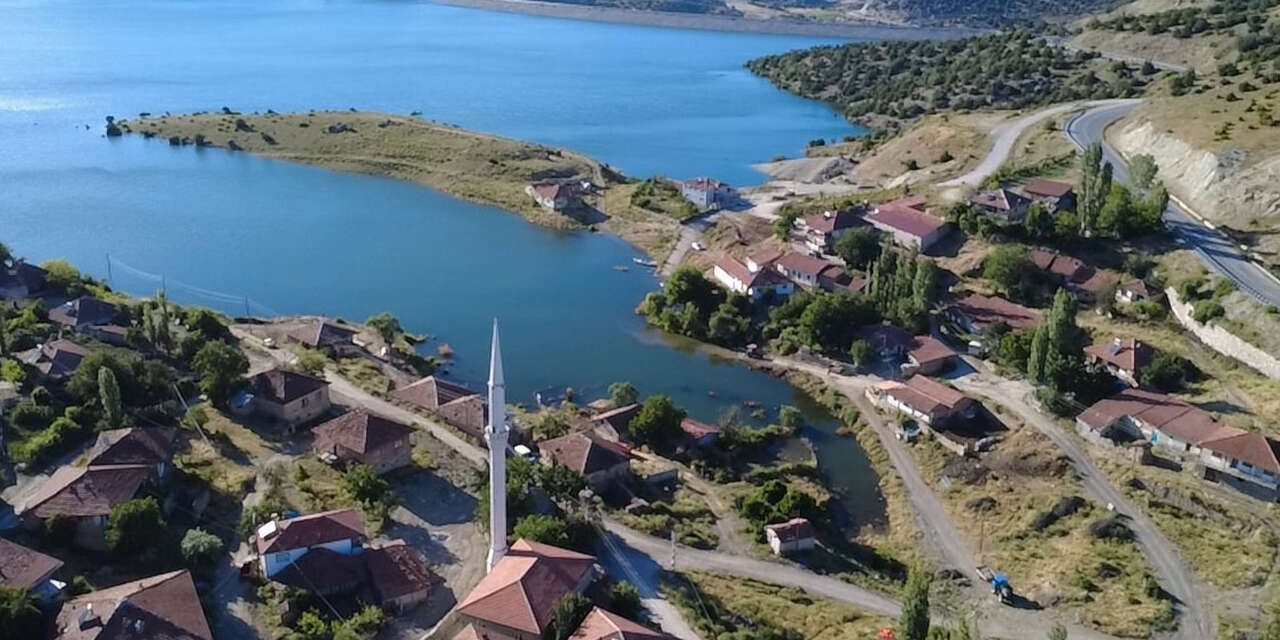 baraj-doldu-koyu-yilanlar-basti-3