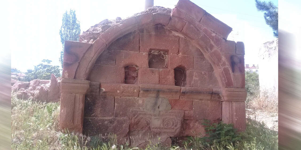keskinde-bu-tarihi-cesme-yurekleri-sizlatiyor-abdulhamid-donemine-ait-2