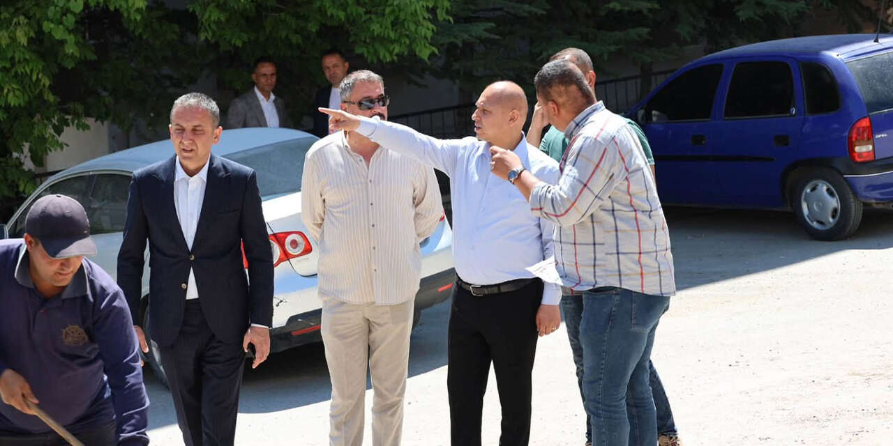 kurtulus-mahallesinde-cifte-hamle-kaldirim-bitti-asfalt-seferberligi-basladi-3