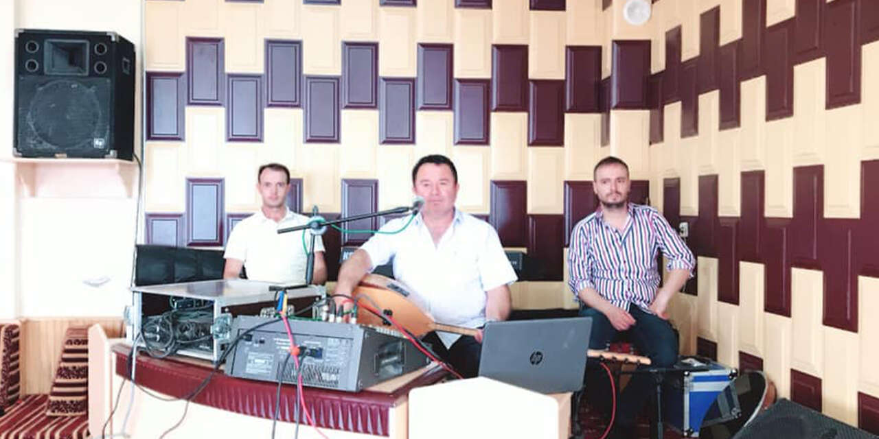 halk-muziginin-sevilen-ismiydi-3