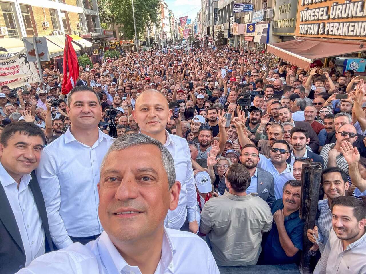 ahmet-onal-yeni-partiye-gecis-yapti