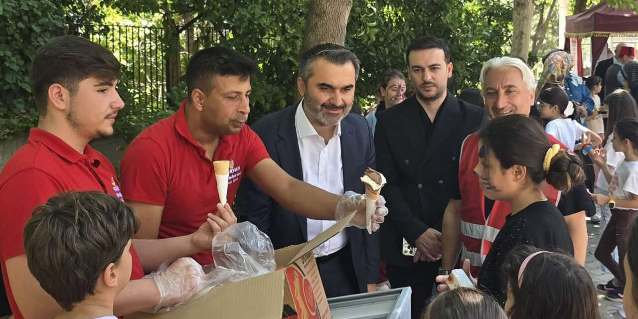 cocuklara-surpriz-ikramlar-buyuk-sevinc-yasatti-3