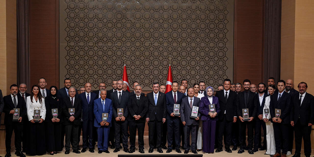 keskin-fm-anadolu-medya-odullerinde-yilin-yerel-radyosu-odulunu-aldi-1